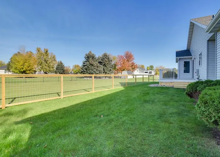 5 Mi To Dtwn: Pet-friendly 'wheatland Twin' Home! Holiday home Fargo