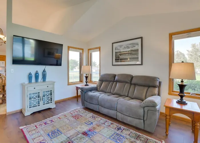 5 Mi To Dtwn: Pet-friendly 'wheatland Twin' Home!