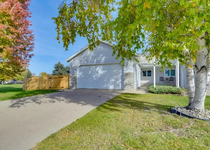 5 Mi To Dtwn: Pet-friendly 'wheatland Twin' Home! Holiday home Fargo