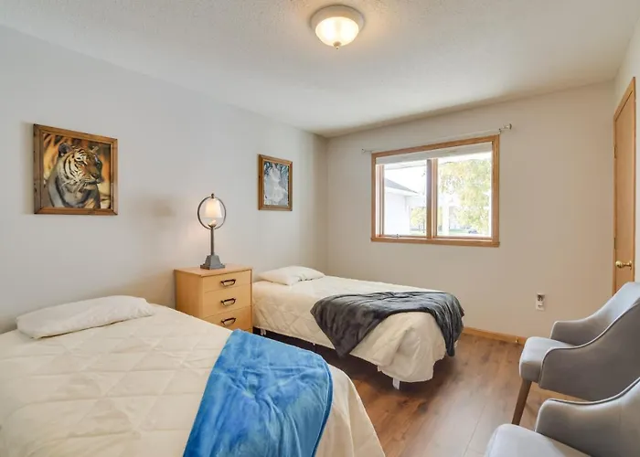 Holiday home 5 Mi To Dtwn: Pet-friendly 'wheatland Twin' Home! Fargo