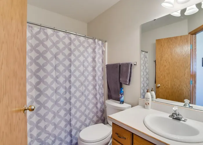Holiday home 5 Mi To Dtwn: Pet-friendly 'wheatland Twin' Home!