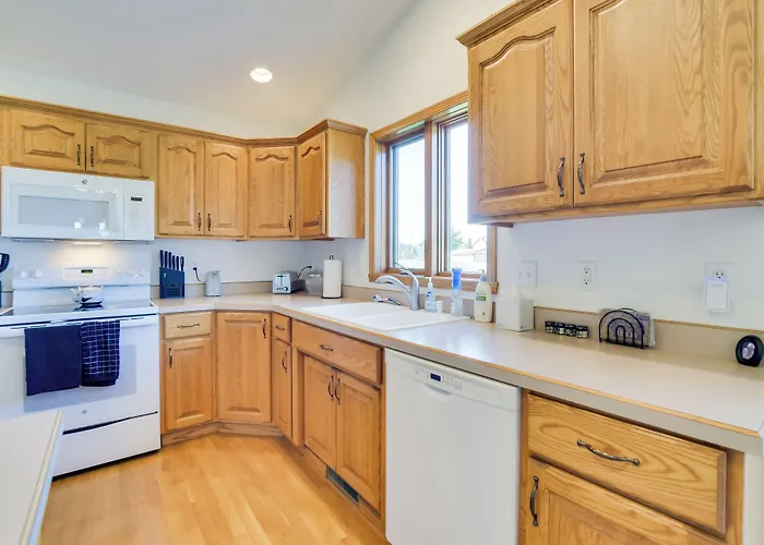5 Mi To Dtwn: Pet-friendly 'wheatland Twin' Home!