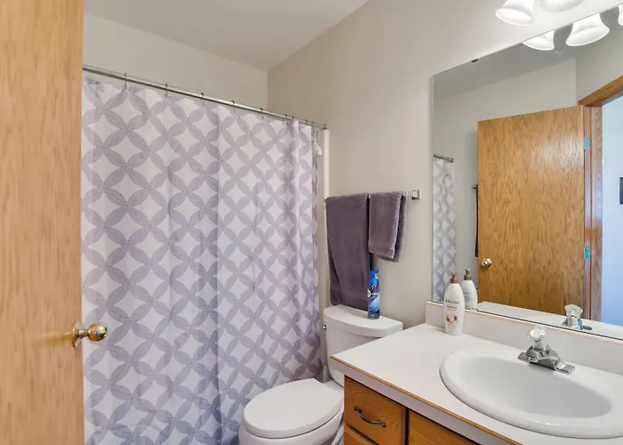 Holiday home 5 Mi To Dtwn: Pet-friendly 'wheatland Twin' Home! Fargo