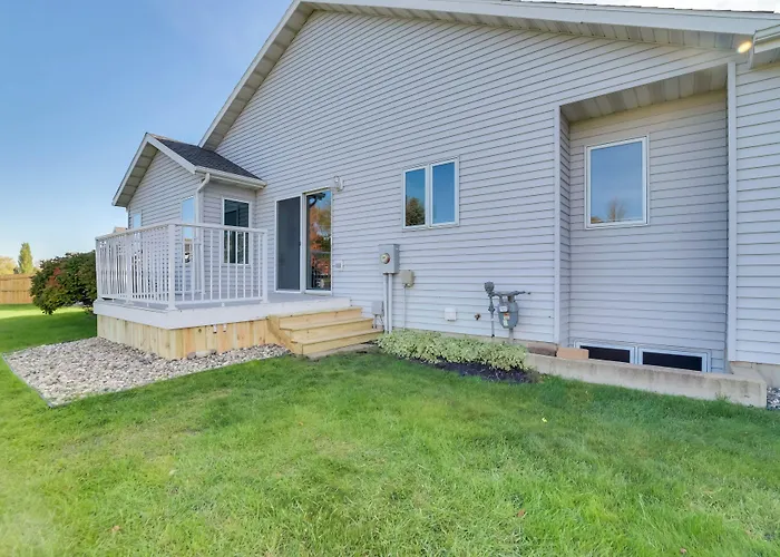 5 Mi To Dtwn: Pet-friendly 'wheatland Twin' Home!