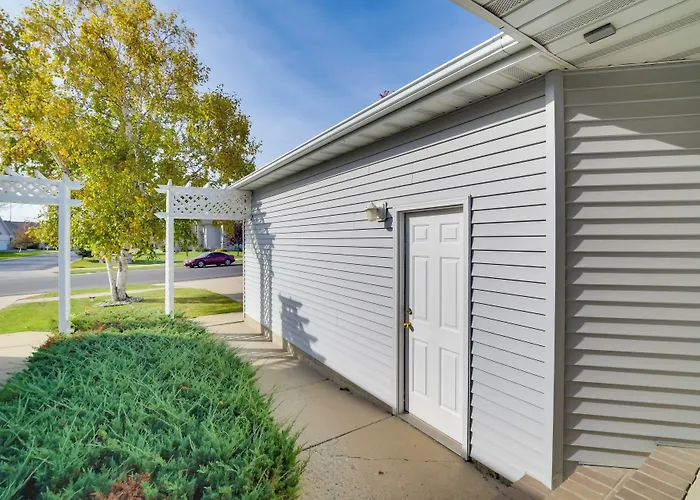5 Mi To Dtwn: Pet-friendly 'wheatland Twin' Home!