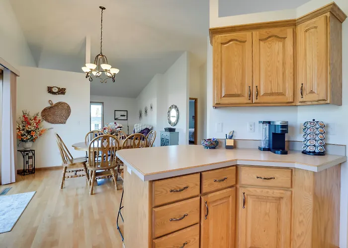 Holiday home 5 Mi To Dtwn: Pet-friendly 'wheatland Twin' Home! Fargo