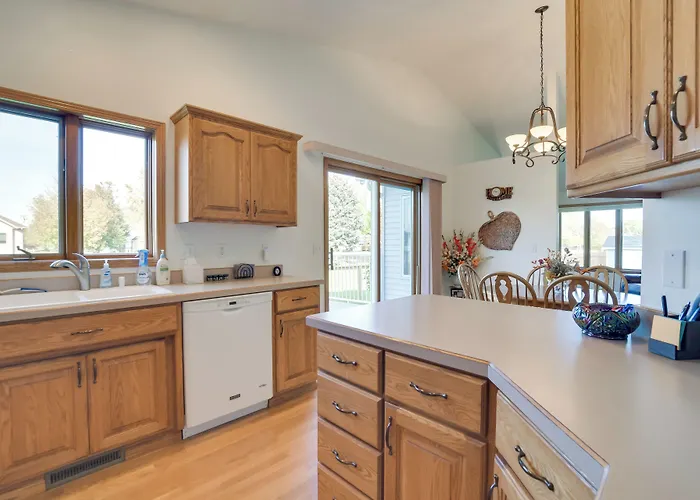 Holiday home 5 Mi To Dtwn: Pet-friendly 'wheatland Twin' Home! Fargo