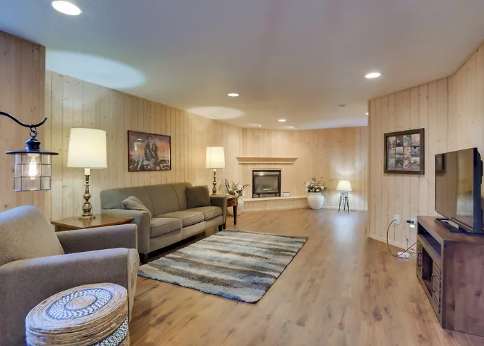 Holiday home 5 Mi To Dtwn: Pet-friendly 'wheatland Twin' Home! *